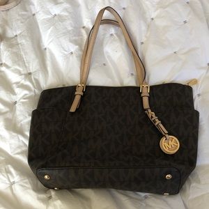 Michael Kors jet set bag